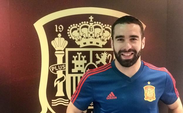 Carvajal, junto al escudo de España