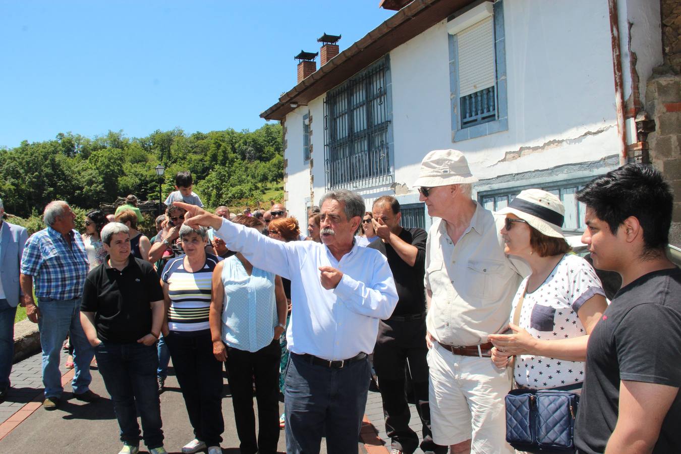 Fotos: Mogrovejo ya tiene en sus manos el premio al Pueblo de Cantabria 2017