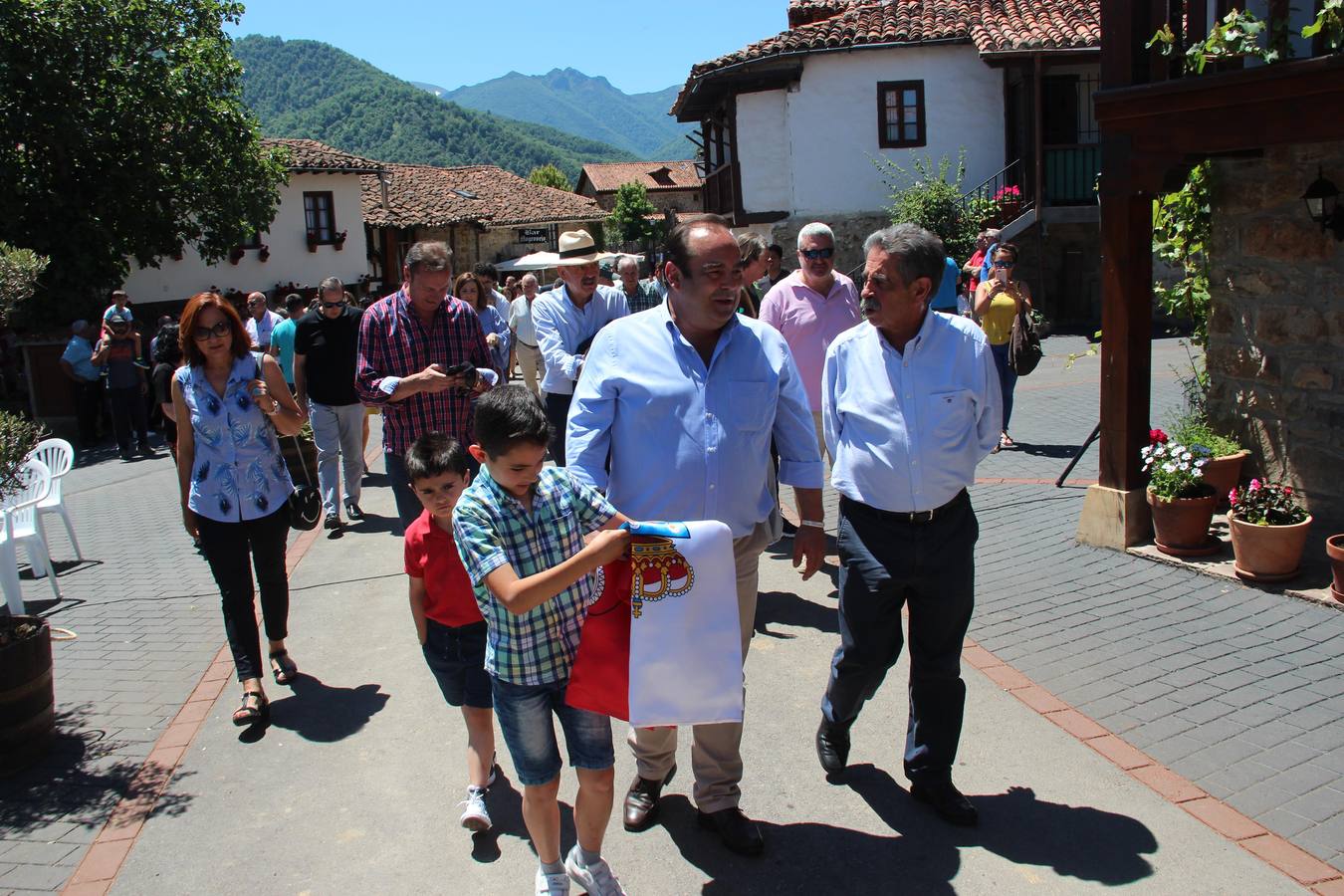 Fotos: Mogrovejo ya tiene en sus manos el premio al Pueblo de Cantabria 2017