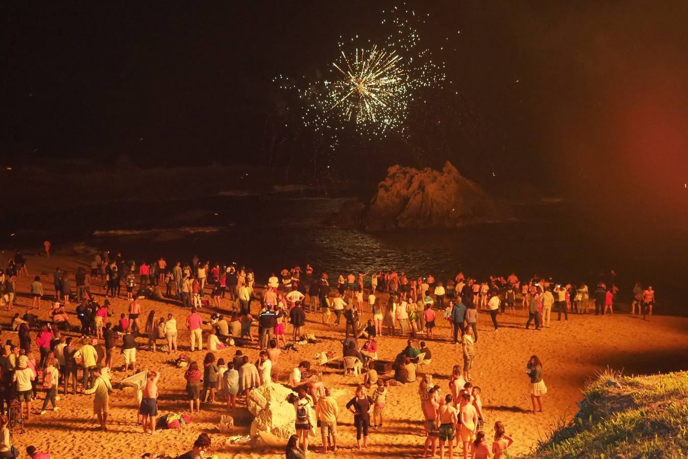 Fotos: Así fue la noche de San Juan en Cantabria