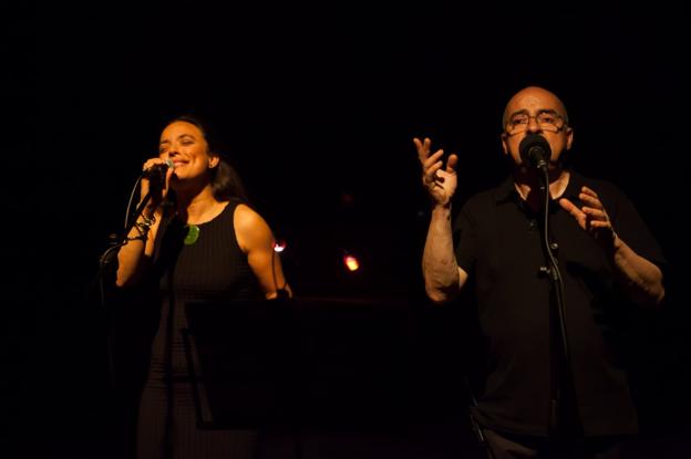 Robert Navarro y Lidia Gil protagonizan 'El viaje imaginario' en la Teatrería de Ábrego. :