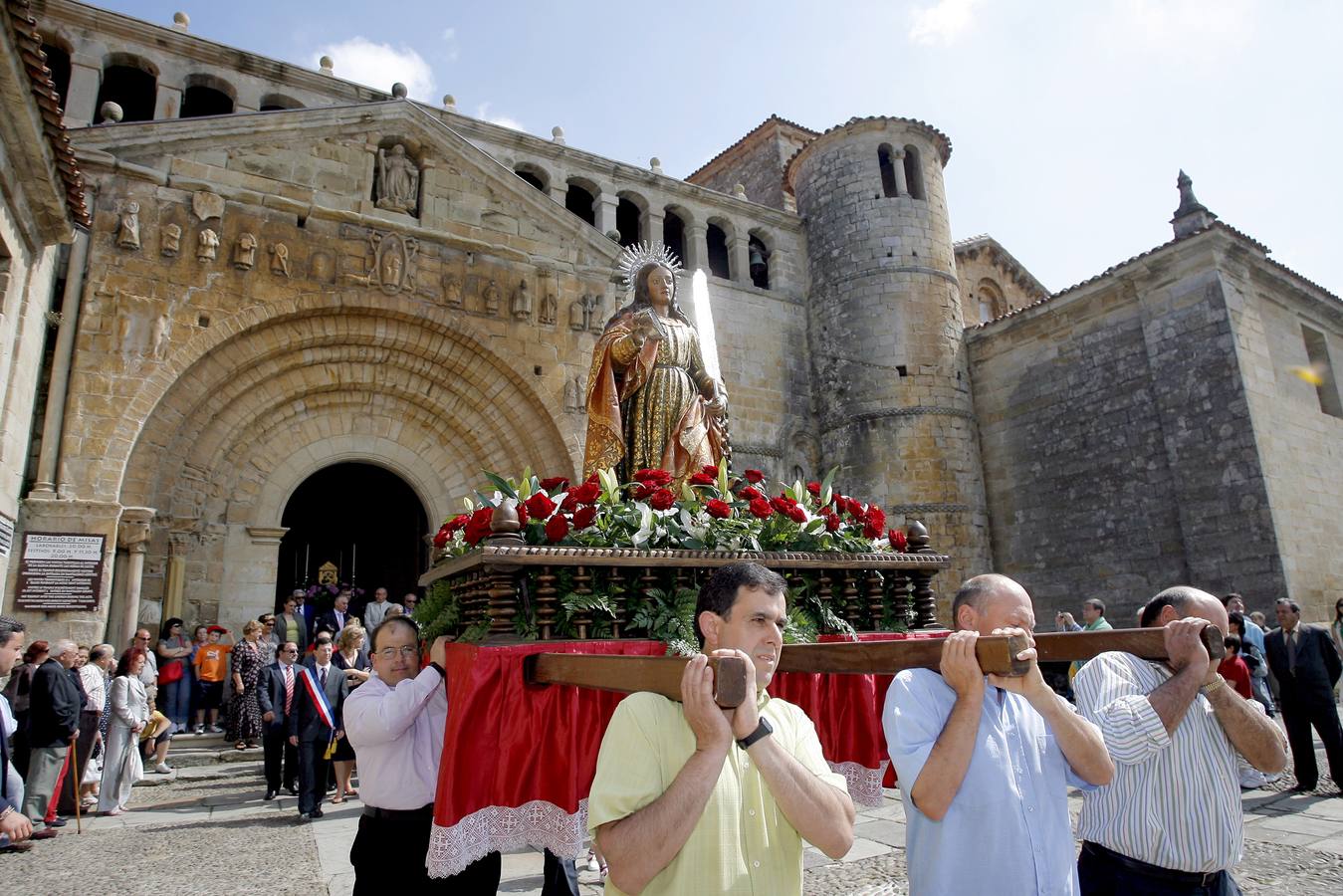Santillana del Mar inicia sus fiestas de Santa Juliana | El Diario Montañés