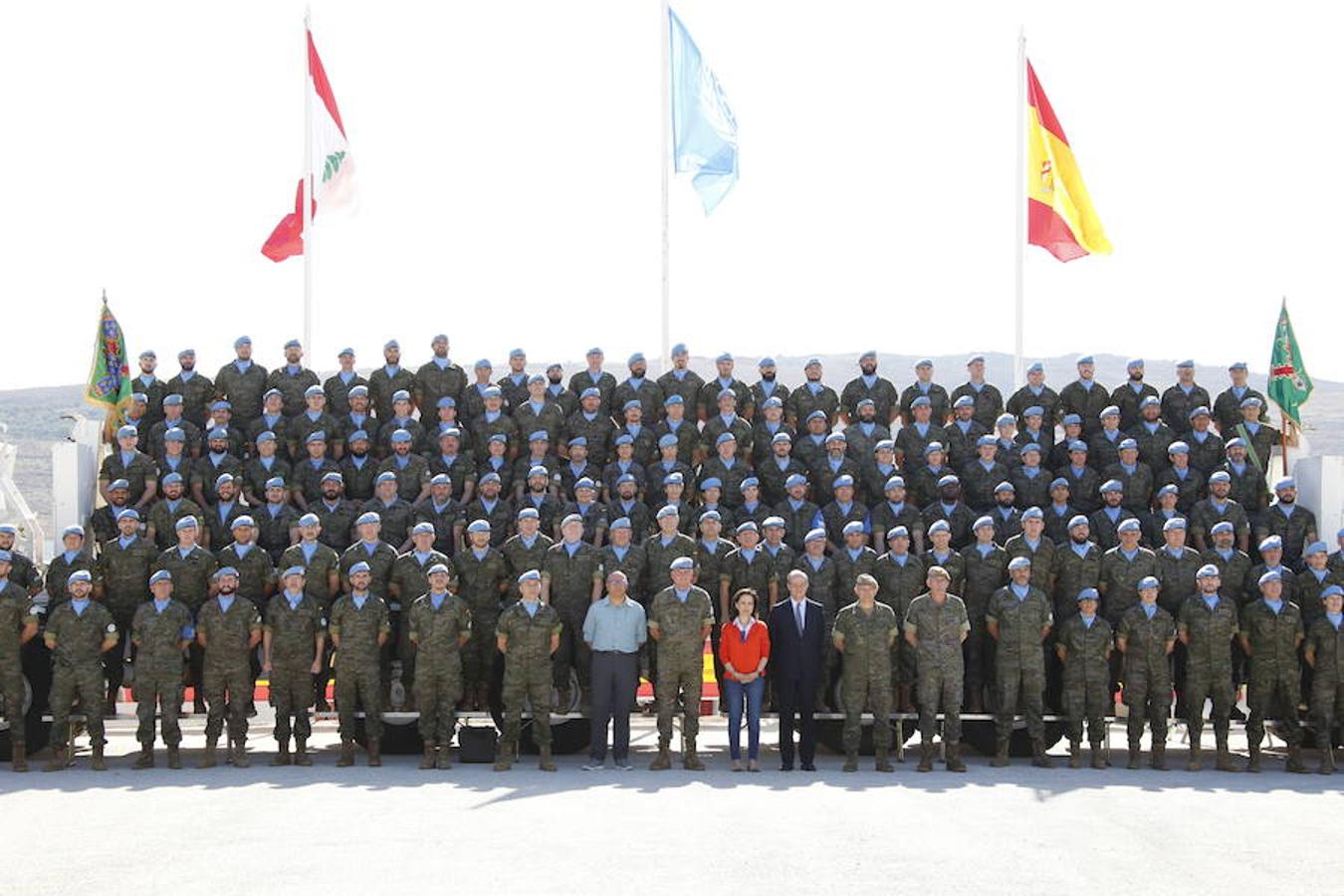 Margarita Robles visita dos puestos de vigilancia estratégicos claves dentro del despliegue de UNIFIL