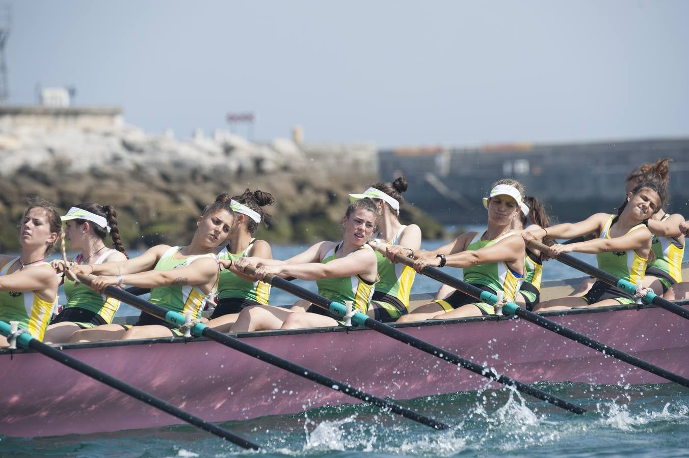 La traineta de El Astillero confirmó los pronósticos y se impuso en el campeonato regional de traineras.