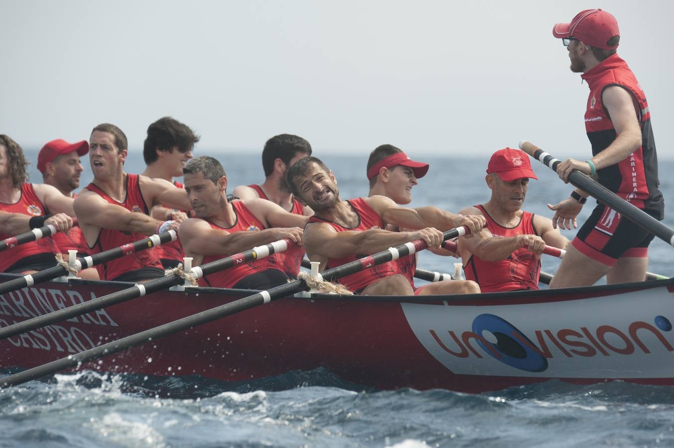 La traineta de El Astillero confirmó los pronósticos y se impuso en el campeonato regional de traineras.