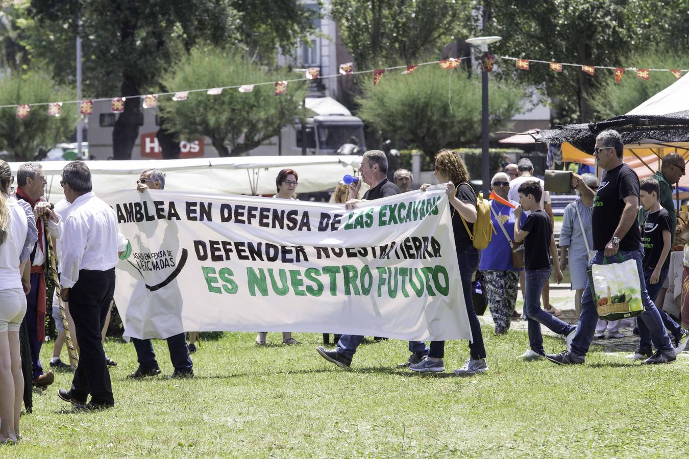 La fiesta del PRC se ha visto empañada por el enfrentamiento entre miembros de la Plataforma de las EXcavadas y simpatizantes y militantes del PRC