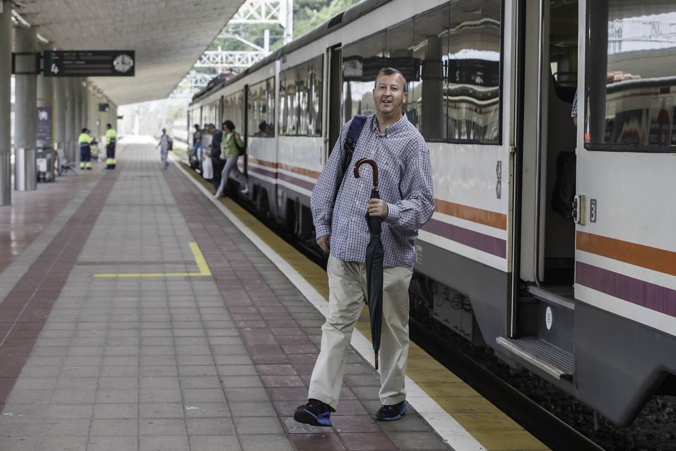 El tran playero de Valladolid a Santander llega a Cantabria con medio centenar de pasajeros