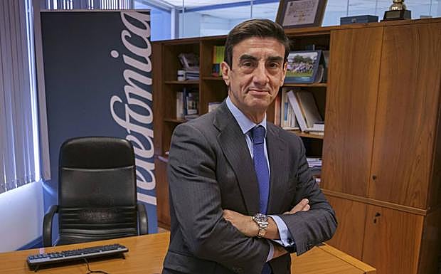 Javier Zorrilla, ayer en la sede que Telefónica tiene en la calle Arrabal de Santander. 