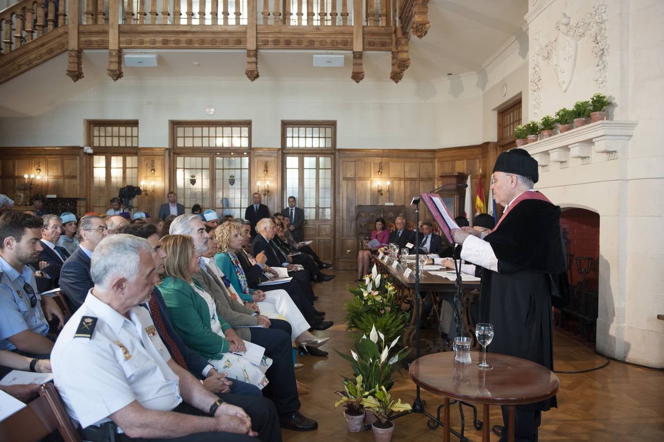 Fotos: El ministro de Exteriores, Josep Borrell, en la inauguración de los cursos de verano de la UIMP