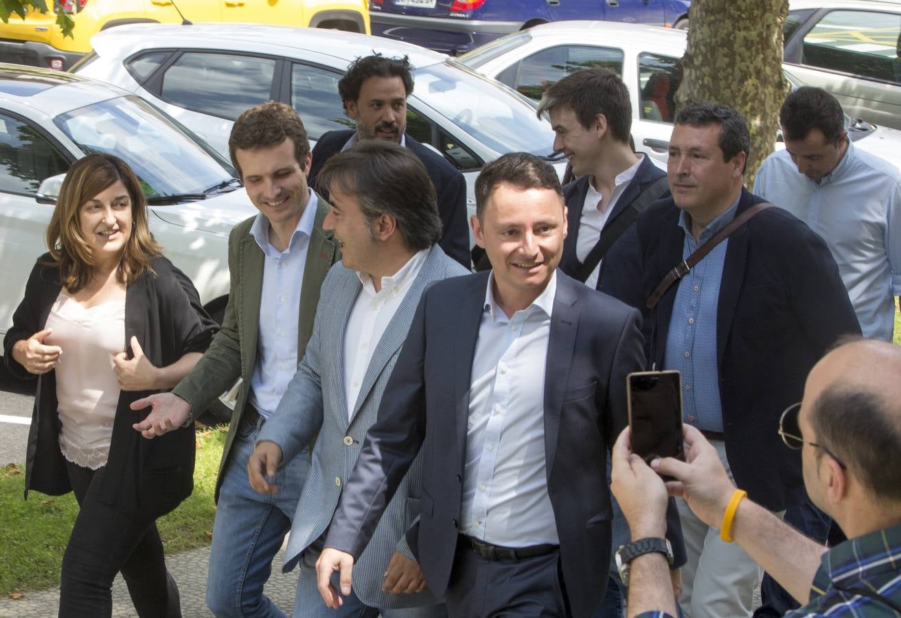 Fotos: Pablo Casado, en un acto con afiliados del PP en Santander