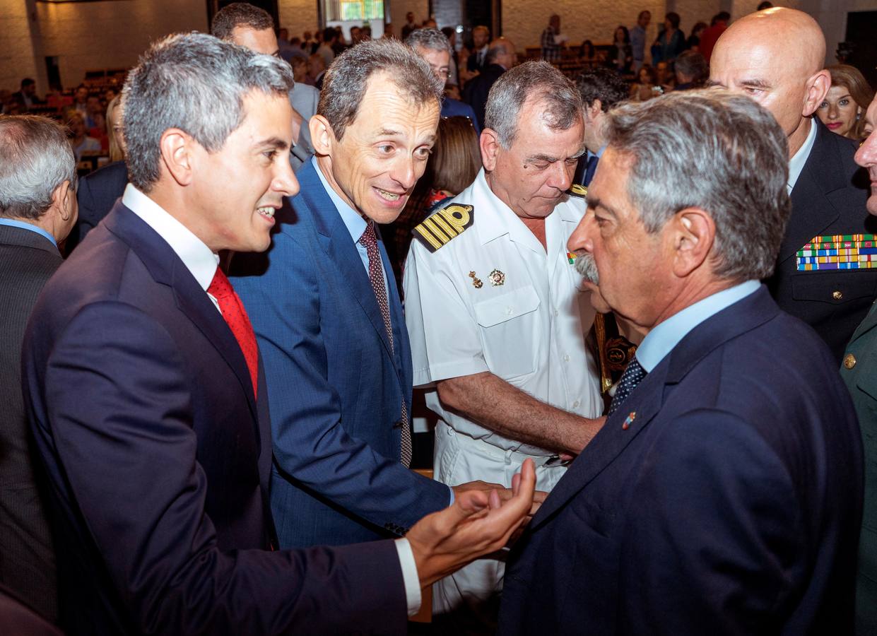 El ministro de Ciencia, Pedro Duque, preside en acto en el Paraninfo de La Magdalena