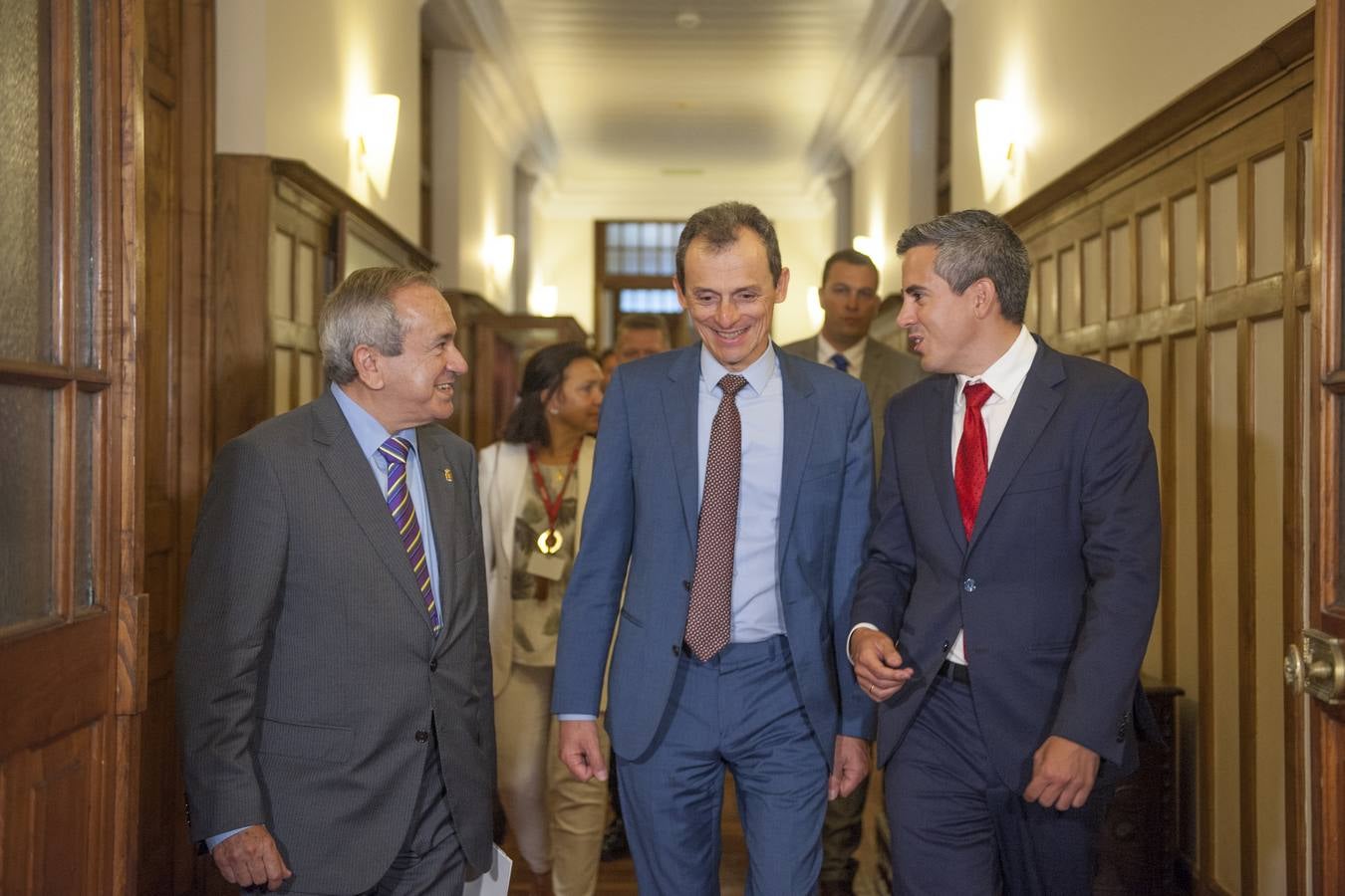 El ministro de Ciencia, Pedro Duque, preside en acto en el Paraninfo de La Magdalena