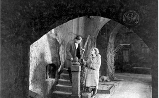 Escena de 'La calle sin alegría' (1925).