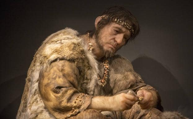 Una recreación de homo sapiens que se muestra en el Museo de Prehistoria de Cantabria, en los bajos del Mercado del Este de Santander. 