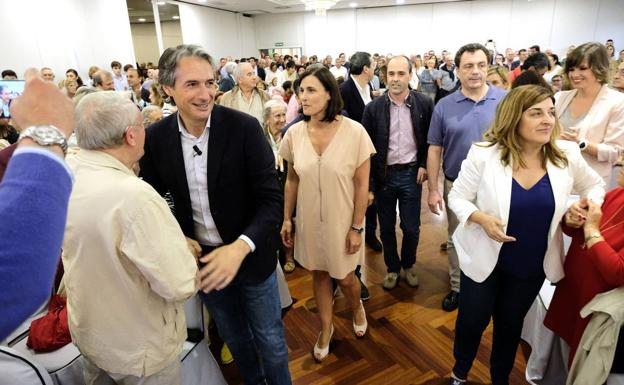 Buruaga e Igual apuestan por una candidatura de unidad para dirigir el PP encabezada por Sáenz de Santamaría