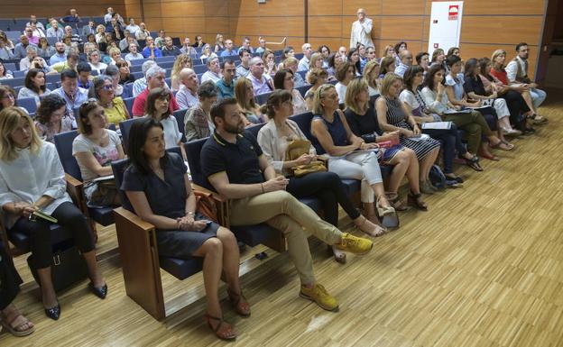 Acto de reparto de las farmacias, celebrado este sábado en el salón de actos de Valdecilla.