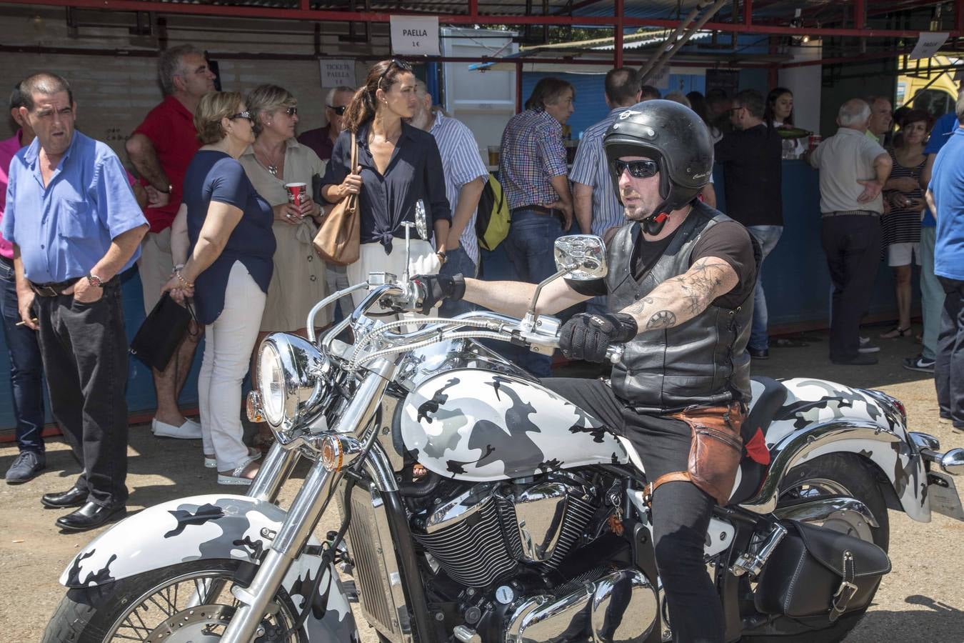 Imágenes del pregón, del concurso de ollas ferroviarias y de la paella solidaria de las fiestas de la Virgen del Carmen de Camargo