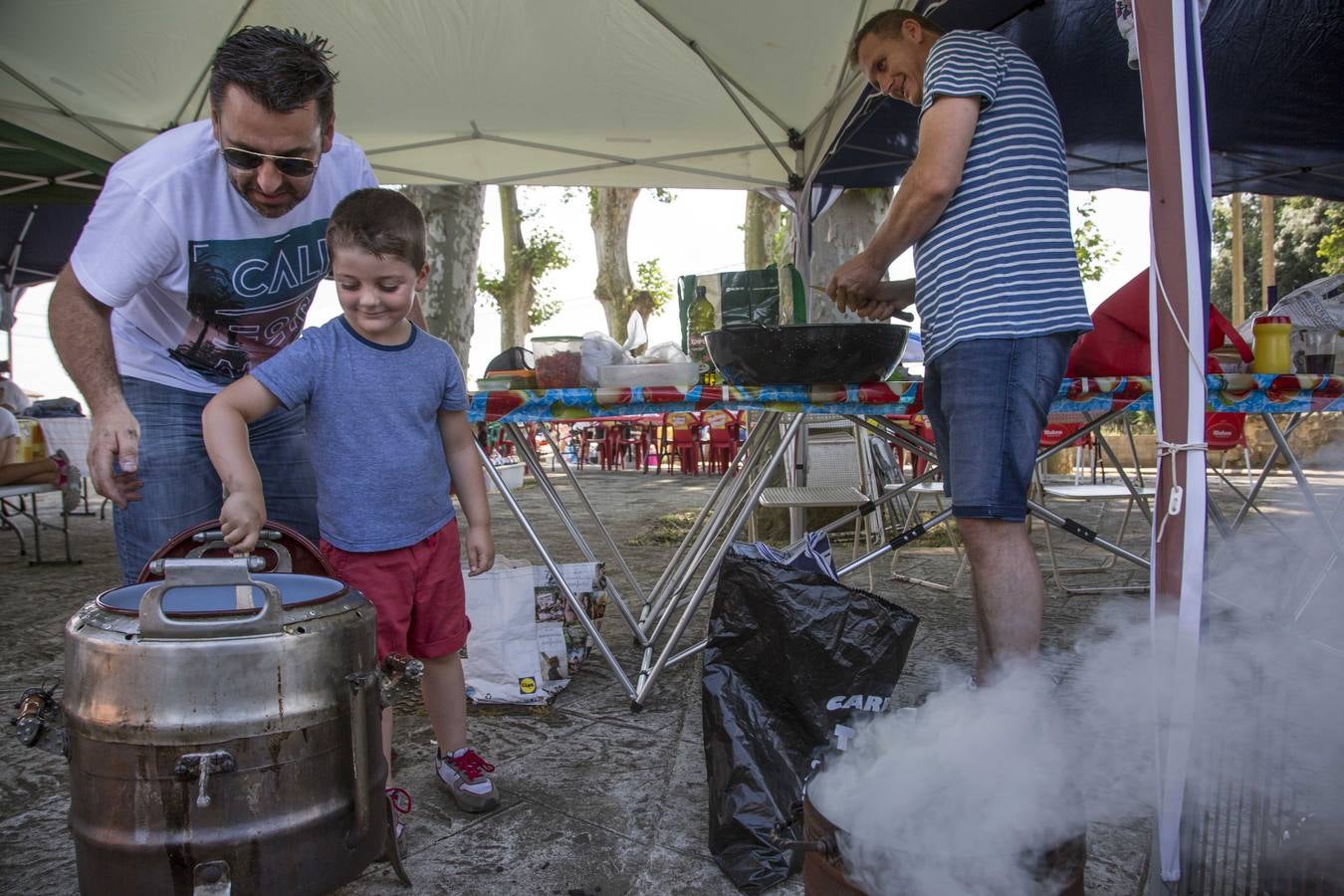 Imágenes del pregón, del concurso de ollas ferroviarias y de la paella solidaria de las fiestas de la Virgen del Carmen de Camargo