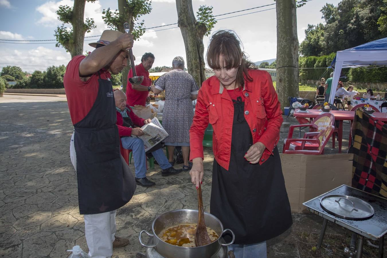 Imágenes del pregón, del concurso de ollas ferroviarias y de la paella solidaria de las fiestas de la Virgen del Carmen de Camargo