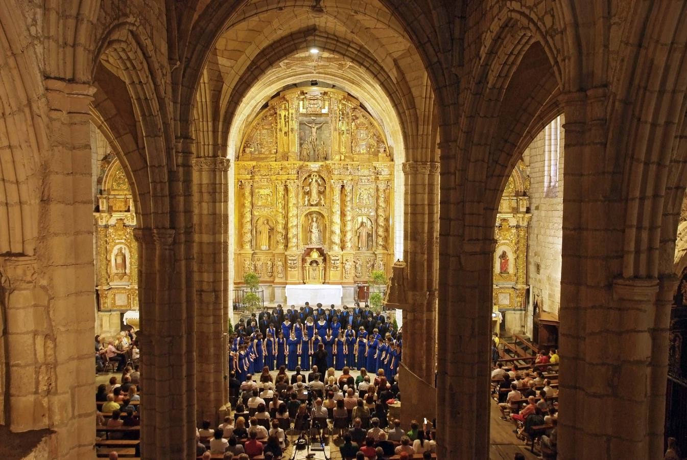 Fotos: Clausura del Certamen de la Canción Marinera de San Vicente de la Barquera