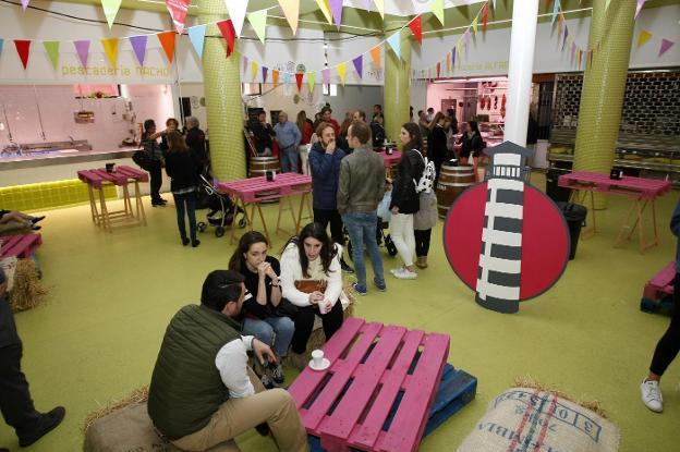 Tres empresas se interesan por los puestos de hostelería del mercado de Torrelavega