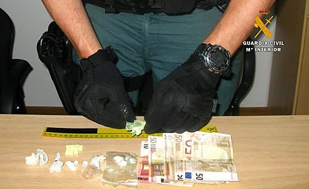 Dos detenidos y más de 20 denuncias en el ocio nocturno dominical de Castro Urdiales