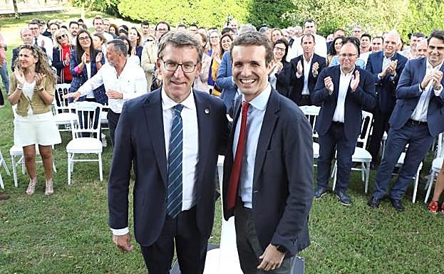 Pablo Casado, junto a Alberto Núñez Feijóo.
