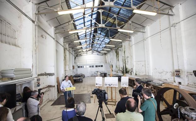 Imagen de archivo de la presentación del proyecto con el exministro De la Serna 