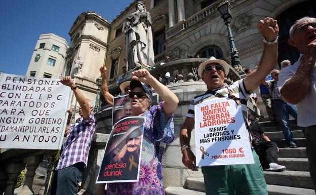 El Gobierno se da de plazo cinco años para acabar con el déficit sin bajar las pensiones