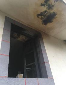 Imagen secundaria 2 - Un rayo provoca un incendio y causa dos heridos leves en una vivienda de Cambarco