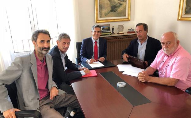 Reunión del delegado del Gobierno con miembros de la plataforma 'Salvar La Magdalena'.