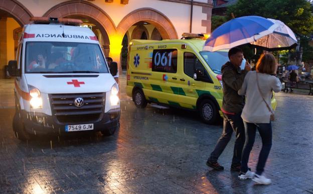 Tres de las personas heridas leves fueron trasladadas en ambulancia hasta el hospital Sierrallana, poco después se les dio el alta.