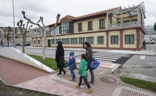 Las antiguas oficinas de Cros, en Maliaño.