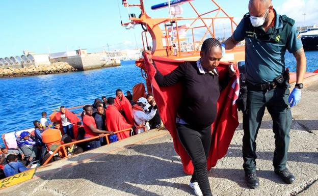 Más de 850 inmigrantes rescatados frente a las costas andaluzas el fin de semana