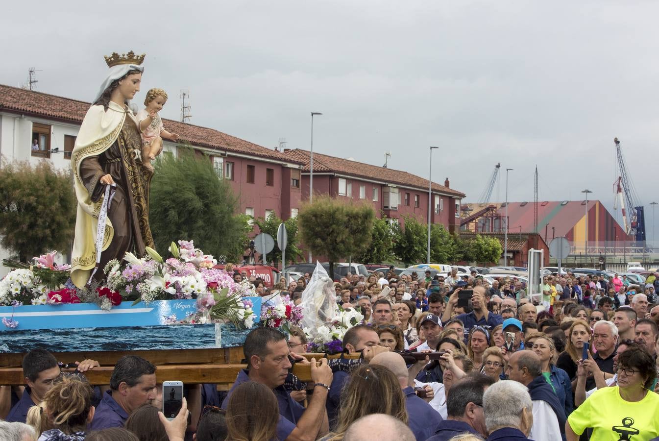 La procesión de esta año ha estado marcada por la intensa lluvia