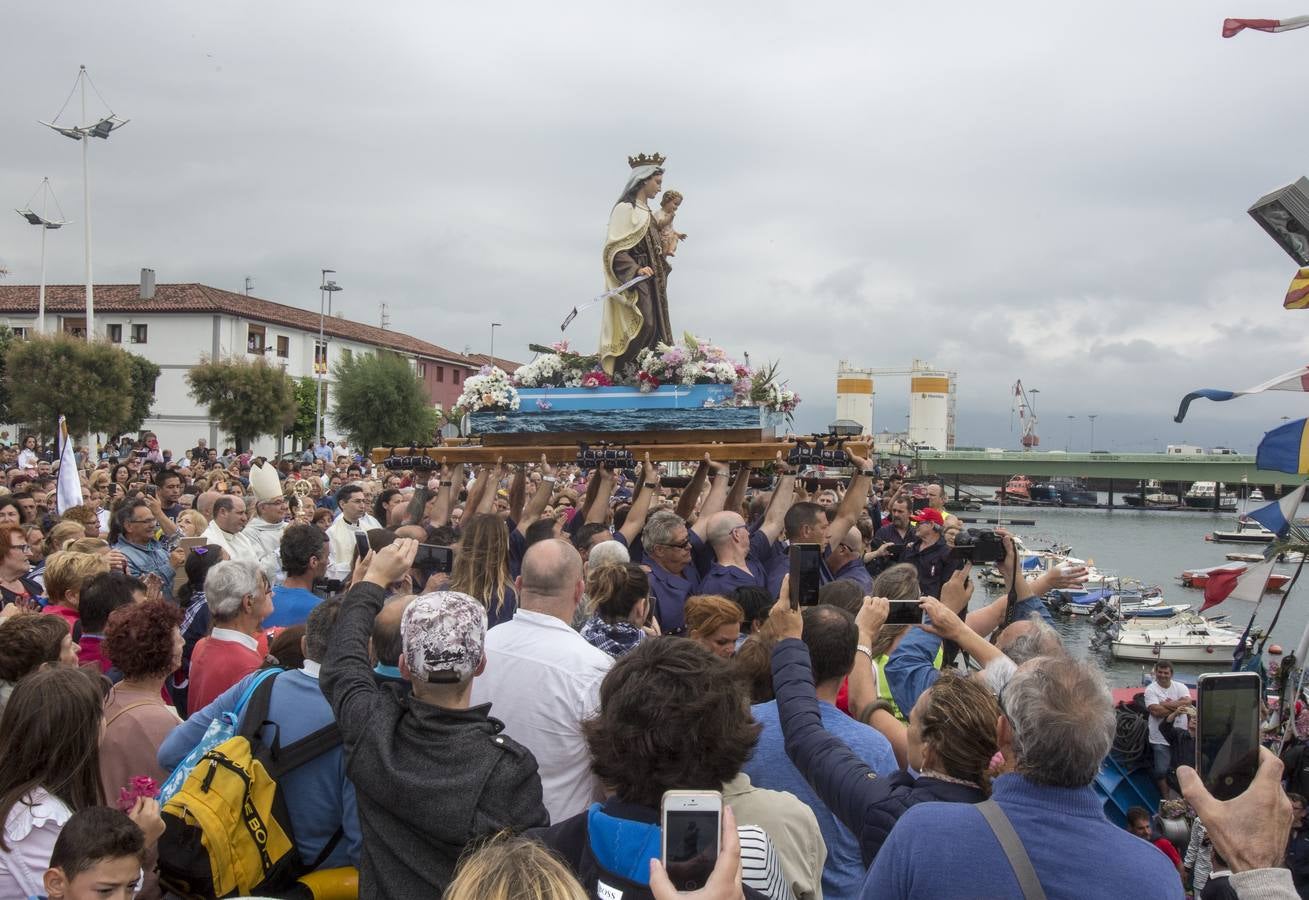 La procesión de esta año ha estado marcada por la intensa lluvia