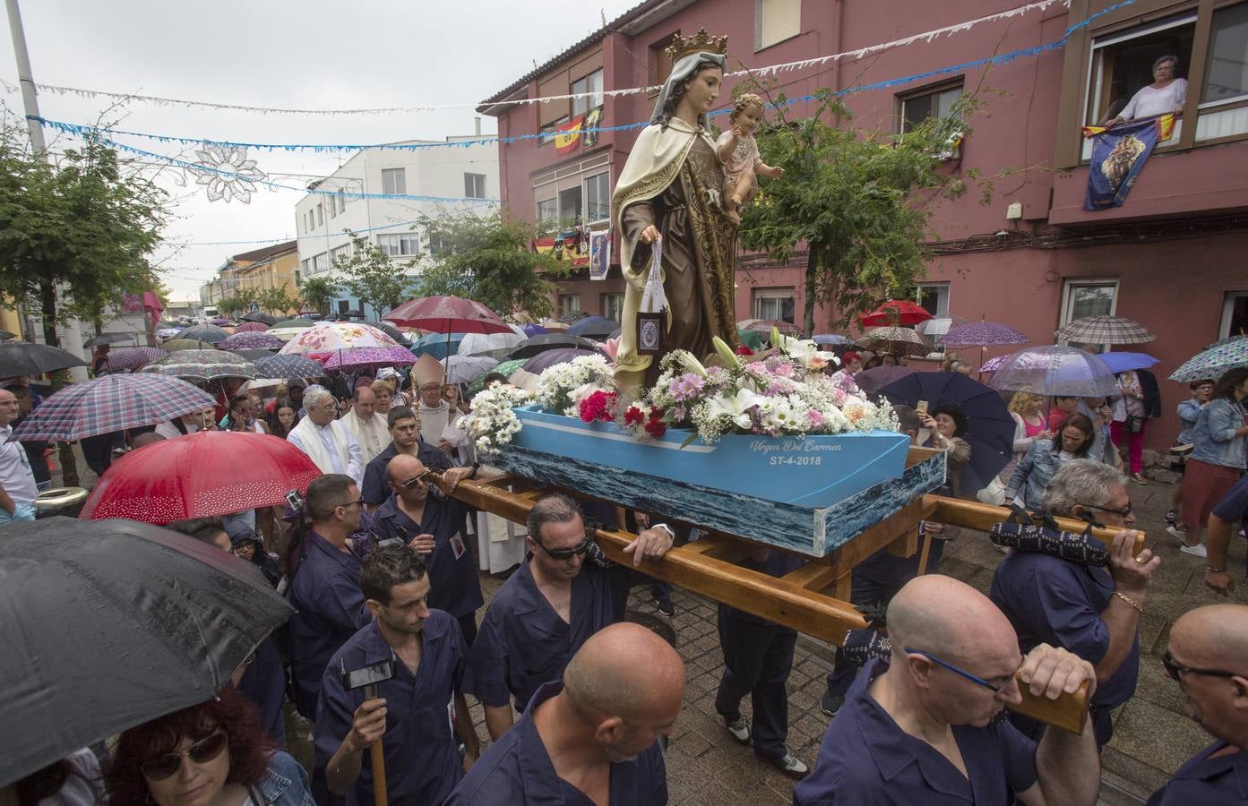 La procesión de esta año ha estado marcada por la intensa lluvia