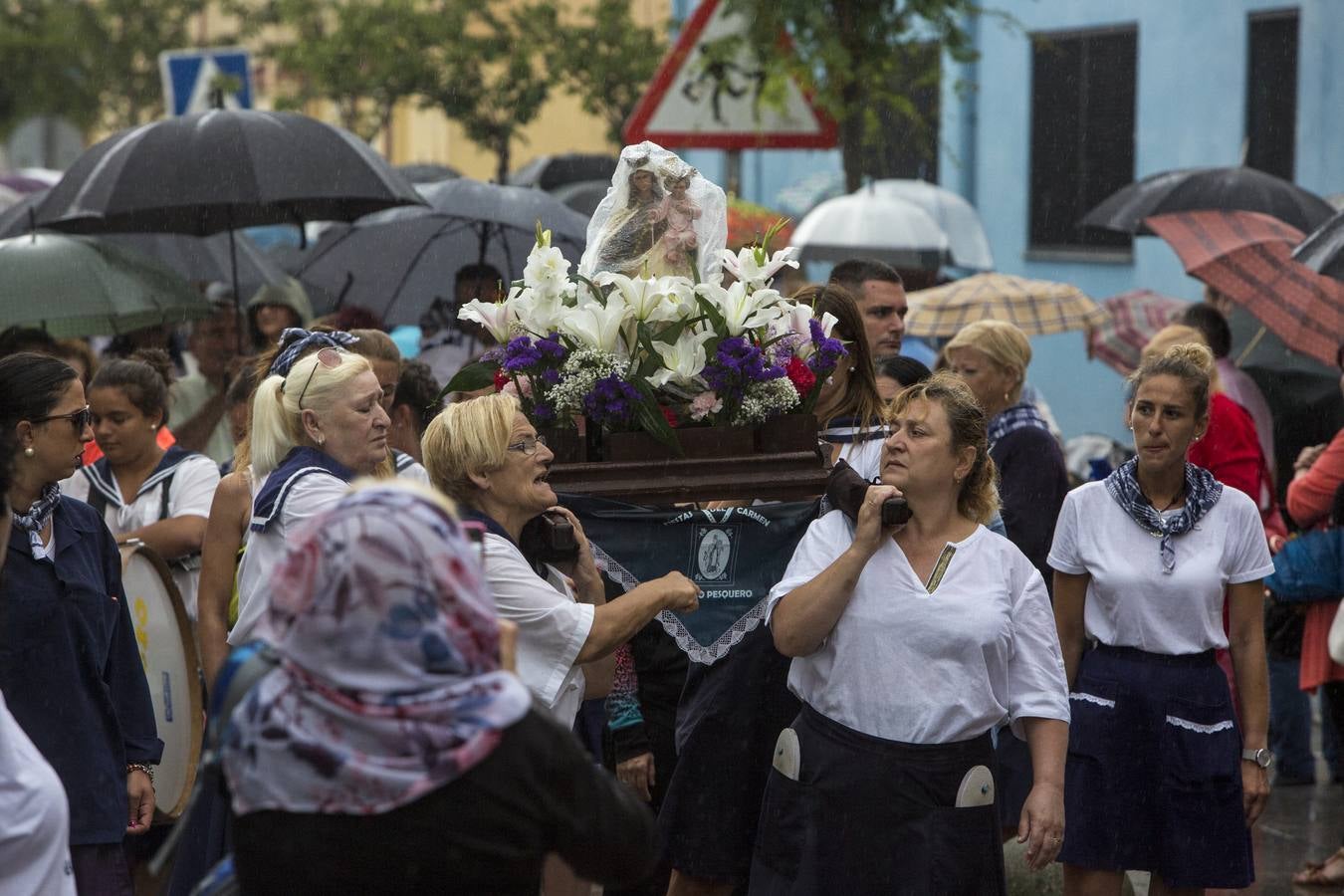 La procesión de esta año ha estado marcada por la intensa lluvia