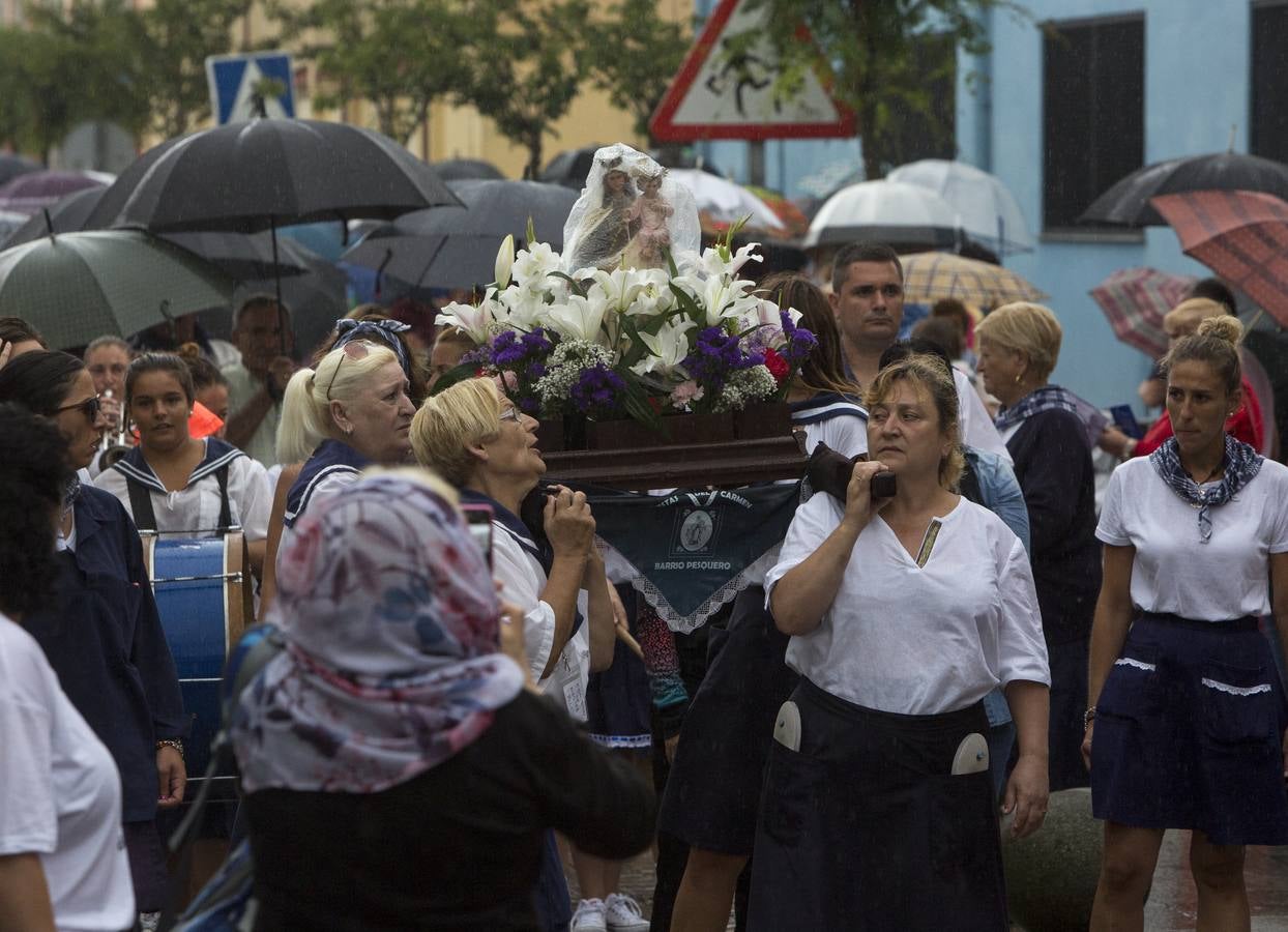 La procesión de esta año ha estado marcada por la intensa lluvia