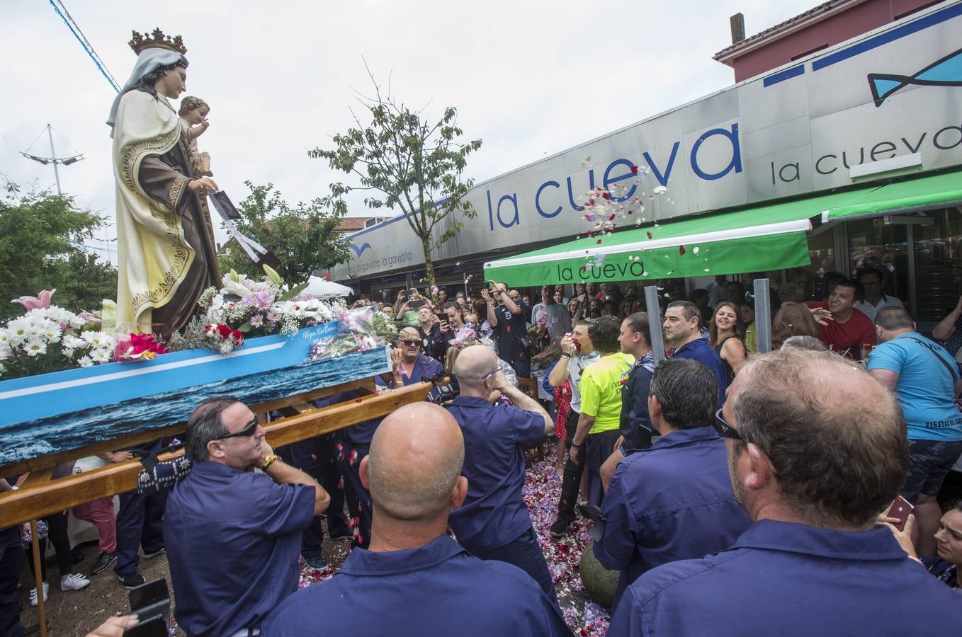 La procesión de esta año ha estado marcada por la intensa lluvia