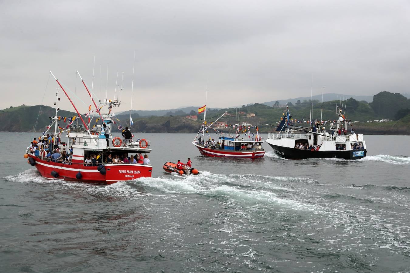 Fotos: Procesión del Cristo del Amparo, en Comillas