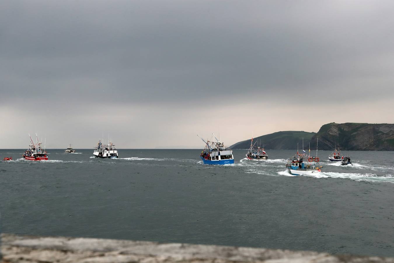 Fotos: Procesión del Cristo del Amparo, en Comillas