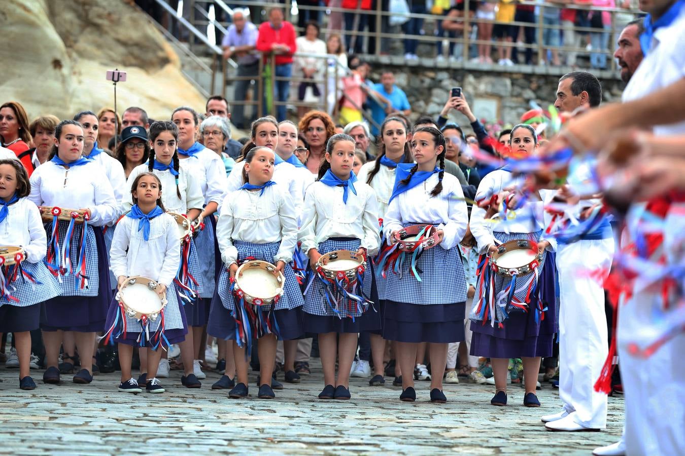 Fotos: Procesión del Cristo del Amparo, en Comillas