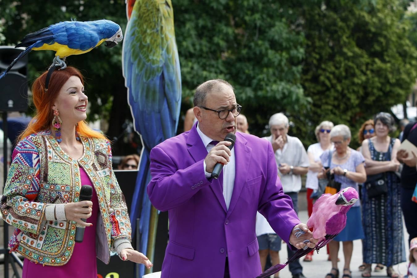 Fotos: La Cubana presenta en la Plaza Mayor de Torrelavega su obra &quot;Adiós Arturo&quot;