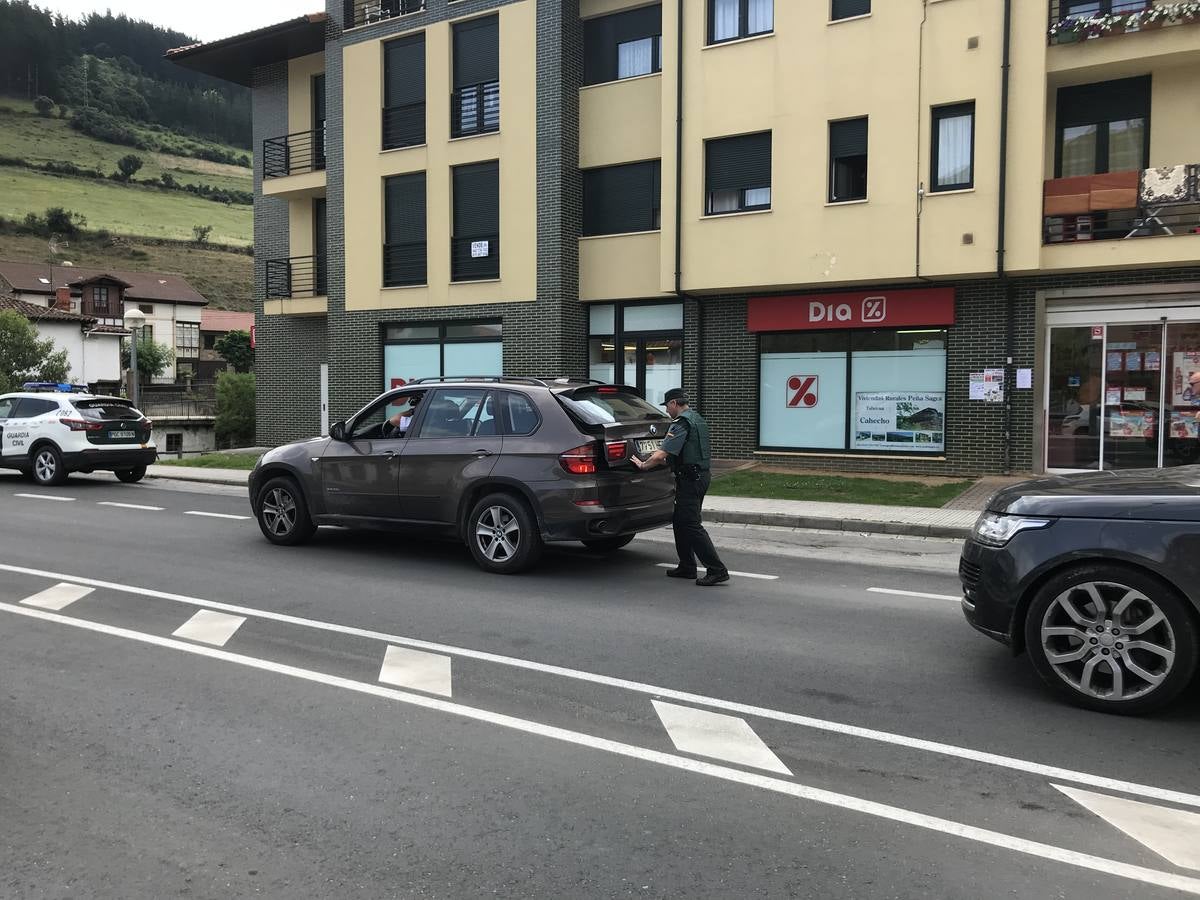 Fotos: Controles de la Guardia Civil en Liébana para dar con Luciano Simón