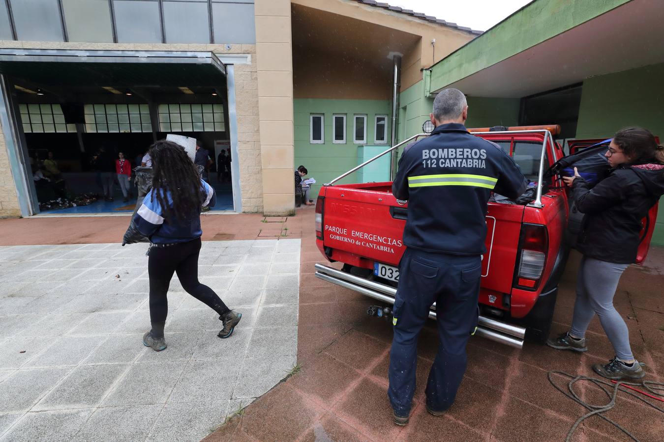 Fotos: Trescientos niños evacuados de un campamento en Rionansa por las fuertes lluvias