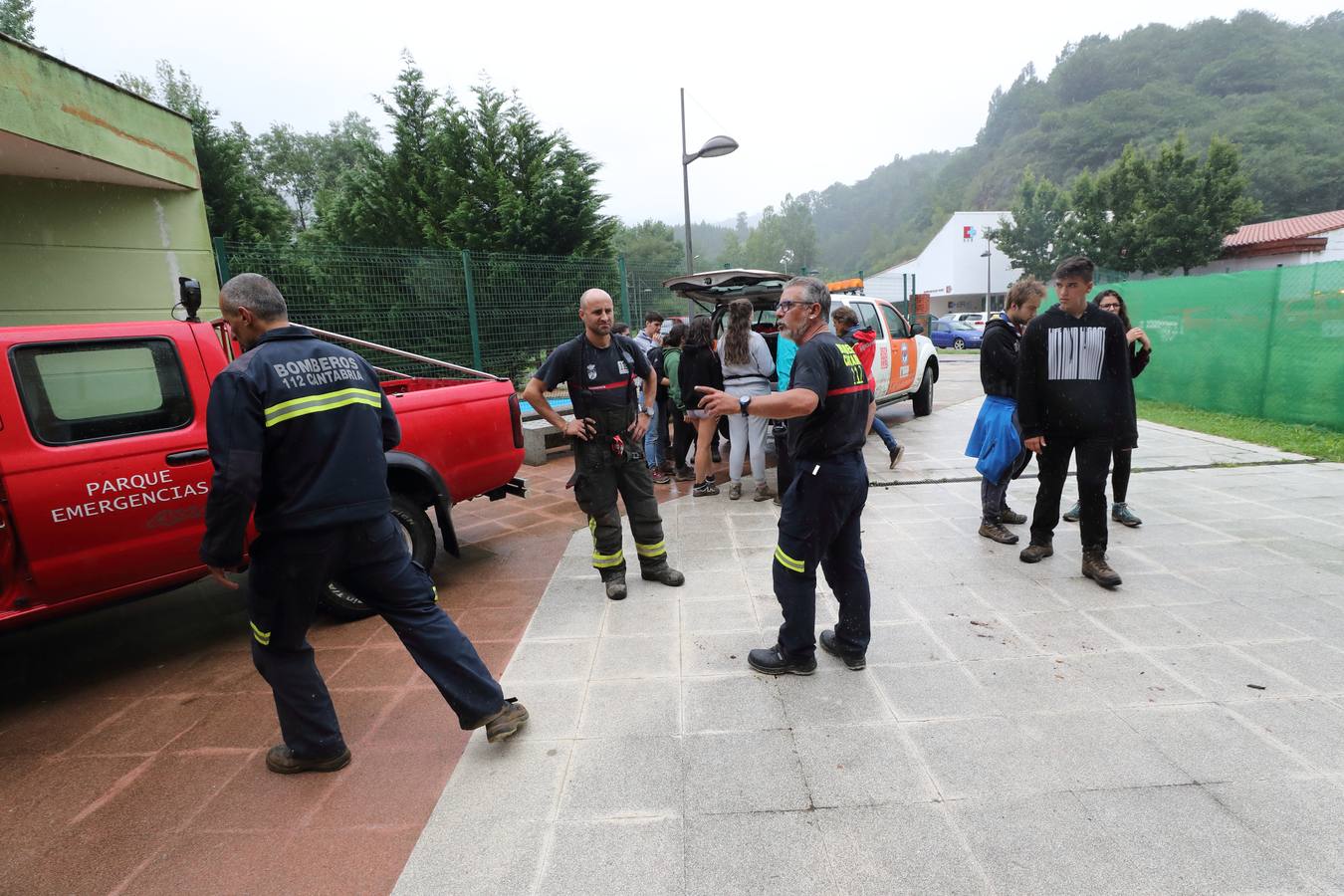 Fotos: Trescientos niños evacuados de un campamento en Rionansa por las fuertes lluvias