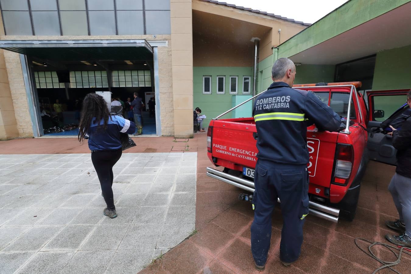 Fotos: Trescientos niños evacuados de un campamento en Rionansa por las fuertes lluvias