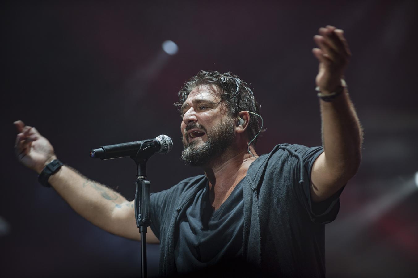 El cantante Antonio Orozco cerró anoche en Torrelavega los conciertos de la primera jornada del X Música en Grande