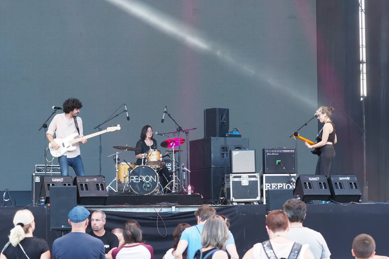 Los conciertos de La Campa celebraron el domingo el Viva Pop Festival, con Taburete, Bombai, Carolina Durante, Repion y Lucía Gil.